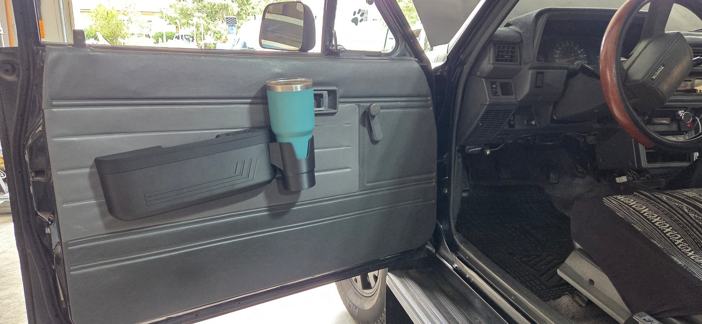 Set of Large Armrest Replacement with Cup Holders                        81-04 Pickup Tacoma 84-89 4runner                       80-90 Land Cruiser           84-01 Jeep XJ
86-92 Jeep Comanche 
86-97 Nissan Hardbody 85-98 Mazda