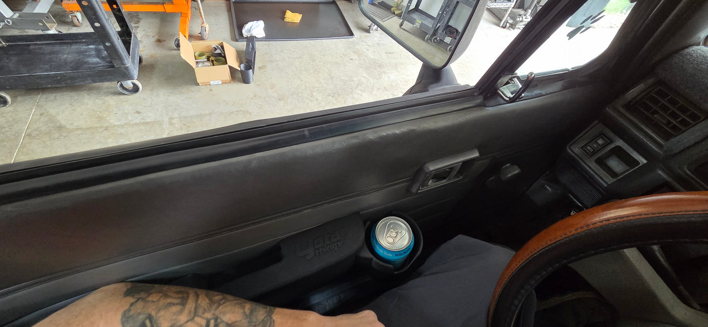 Set of Large Armrest Replacement with Cup Holders                        81-04 Pickup Tacoma 84-89 4runner                       80-90 Land Cruiser           84-01 Jeep XJ
86-92 Jeep Comanche 
86-97 Nissan Hardbody 85-98 Mazda
