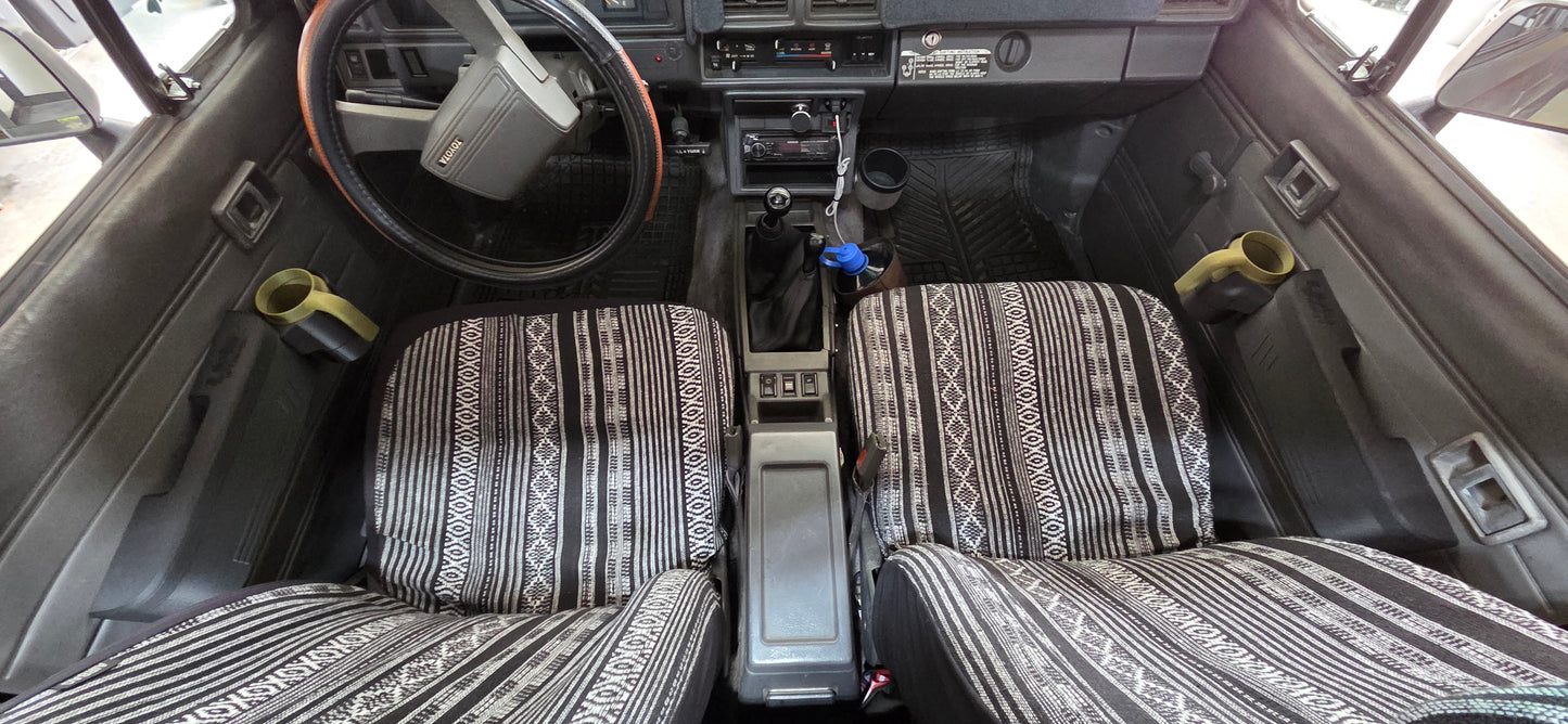 Set of Large Armrest Replacement with Cup Holders                        81-04 Pickup Tacoma 84-89 4runner                       80-90 Land Cruiser           84-01 Jeep XJ
86-92 Jeep Comanche 
86-97 Nissan Hardbody 85-98 Mazda