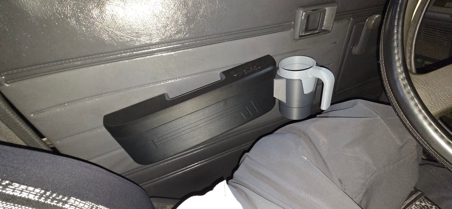 Set of Large Armrest Replacement with Cup Holders                        81-04 Pickup Tacoma 84-89 4runner                       80-90 Land Cruiser           84-01 Jeep XJ
86-92 Jeep Comanche 
86-97 Nissan Hardbody 85-98 Mazda