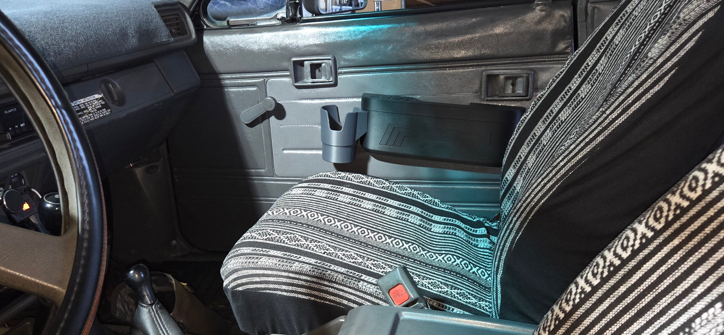 Set of Large Armrest Replacement with Cup Holders                        81-04 Pickup Tacoma 84-89 4runner                       80-90 Land Cruiser           84-01 Jeep XJ
86-92 Jeep Comanche 
86-97 Nissan Hardbody 85-98 Mazda