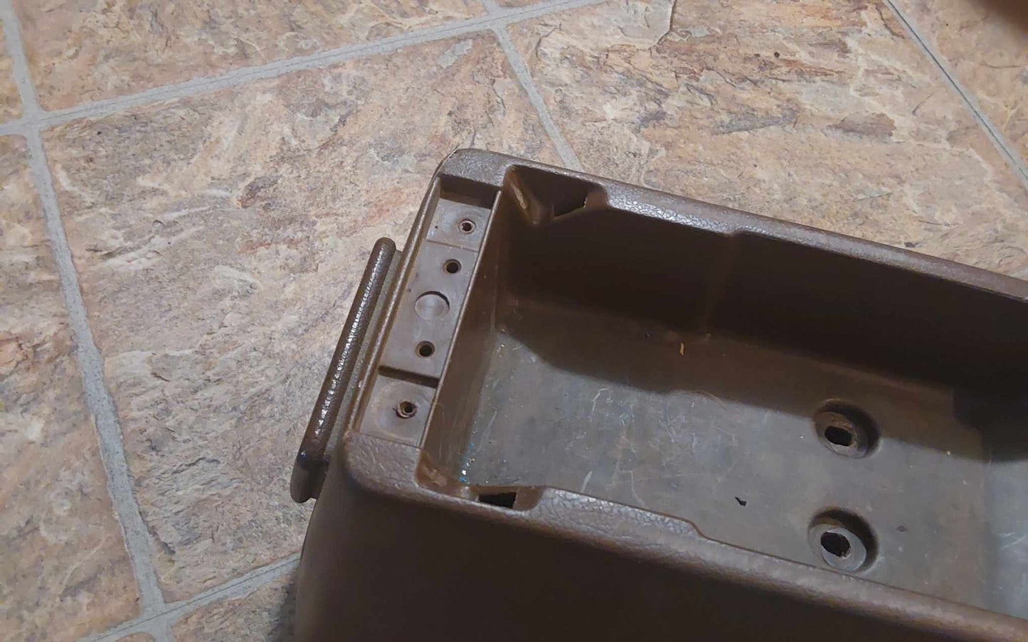 1989-1994 Toyota Pickup & 1990-1995 4Runner | Lockable Center Console Lid | Yota Things