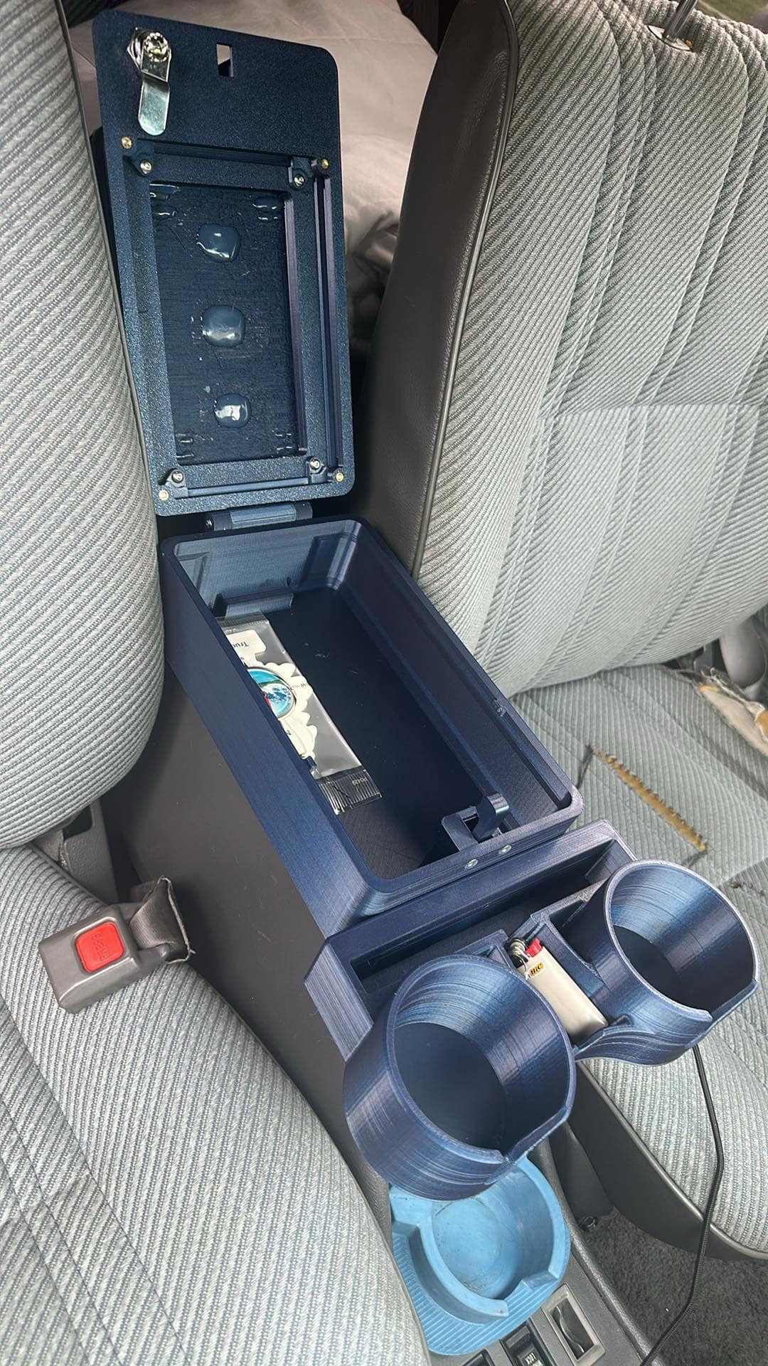 1989-1994 Toyota Pickup & 1990-1995 4Runner | Lockable Center Console Lid | Yota Things