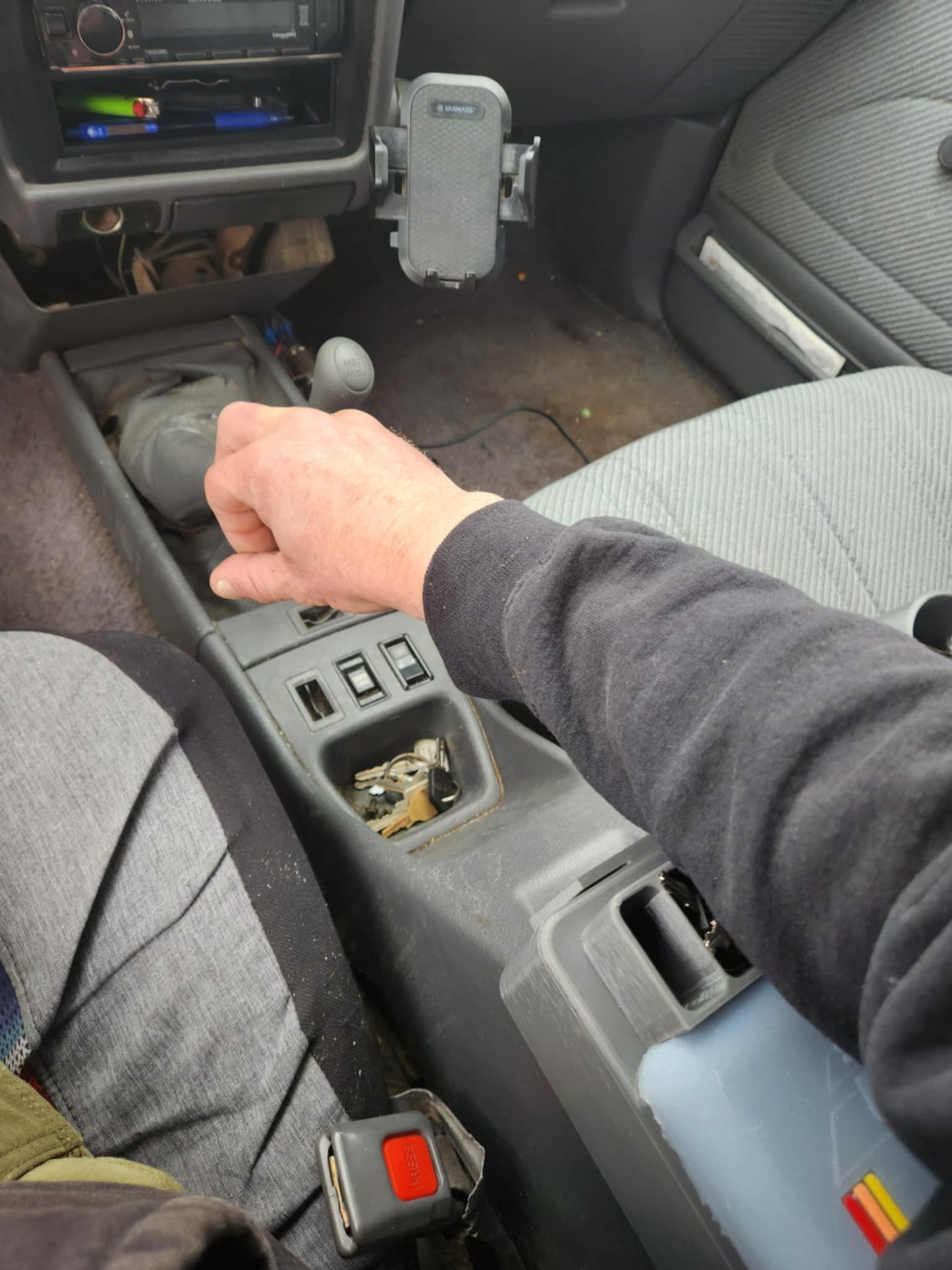 1989-1994 Toyota Pickup & 1990-1995 4Runner | Lockable Center Console Lid | Yota Things
